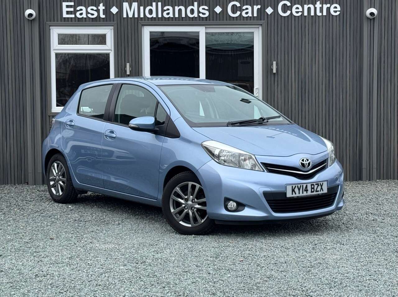 A 2014 TOYOTA YARIS 1.33 Dual VVT-i Icon Plus Hatchback 5dr Petrol Manual Euro 5 (99 ps) A 2014 TOYOTA YARIS 1.33 Dual VVT-i Icon Plus Hatchback 5dr Petrol Manual Euro 5 (99 ps)