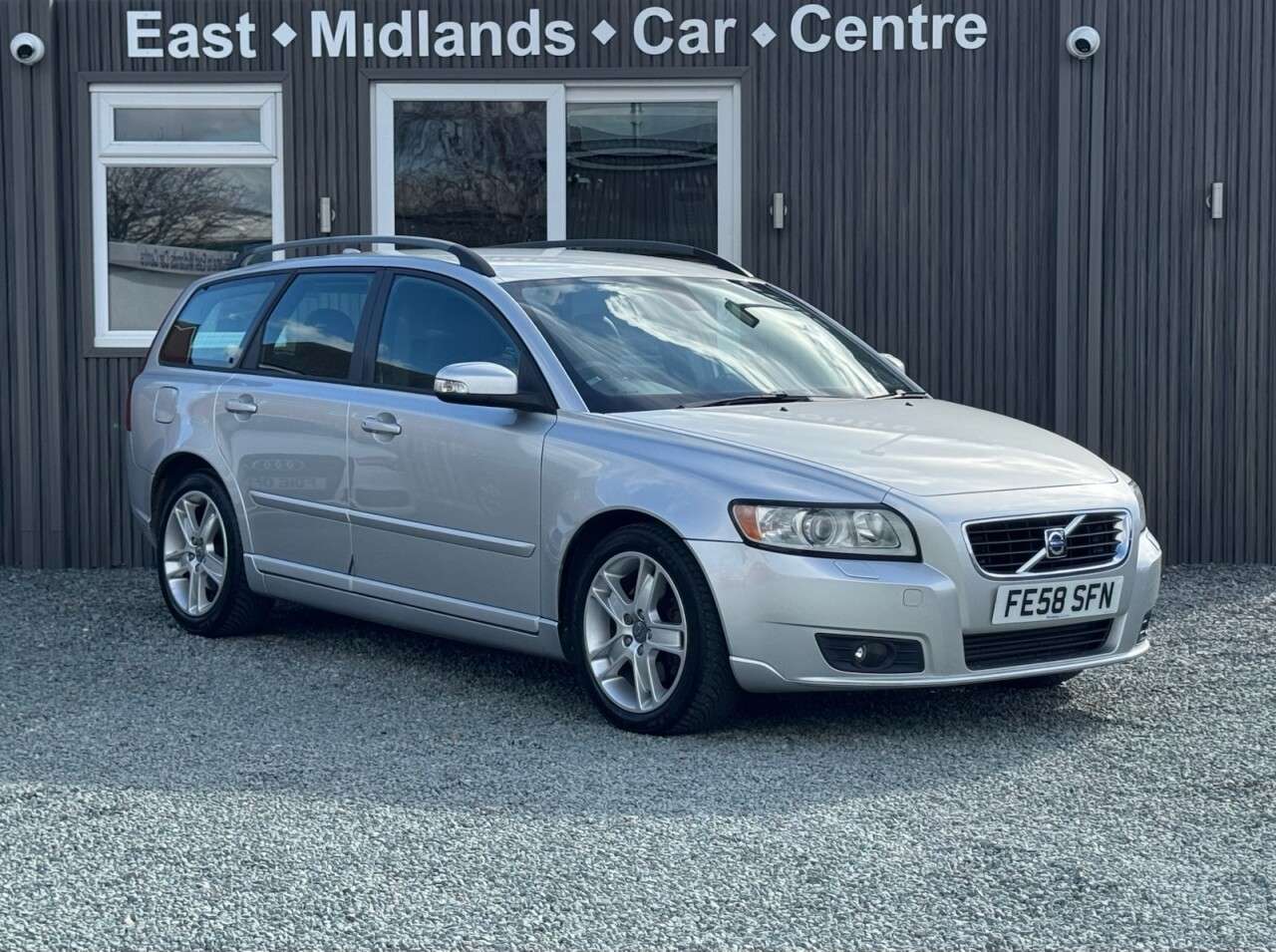 A 2008 VOLVO V50 2.0D SE Estate 5dr Diesel Manual Euro 4 (136 ps) A 2008 VOLVO V50 2.0D SE Estate 5dr Diesel Manual Euro 4 (136 ps)