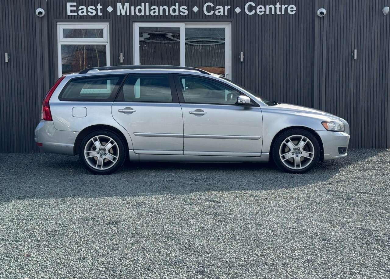 A 2008 VOLVO V50 2.0D SE Estate 5dr Diesel Manual Euro 4 (136 ps) A 2008 VOLVO V50 2.0D SE Estate 5dr Diesel Manual Euro 4 (136 ps)