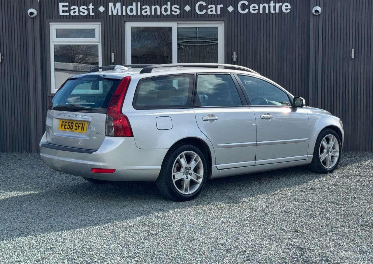 A 2008 VOLVO V50 2.0D SE Estate 5dr Diesel Manual Euro 4 (136 ps) A 2008 VOLVO V50 2.0D SE Estate 5dr Diesel Manual Euro 4 (136 ps)