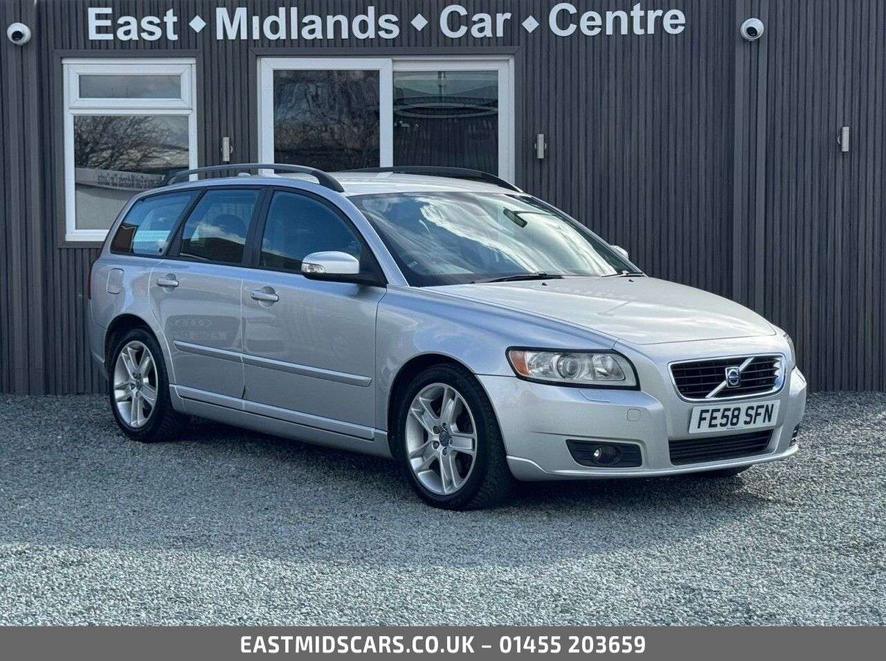 A 2008 VOLVO V50 2.0D SE Estate 5dr Diesel Manual Euro 4 (136 ps) A 2008 VOLVO V50 2.0D SE Estate 5dr Diesel Manual Euro 4 (136 ps)