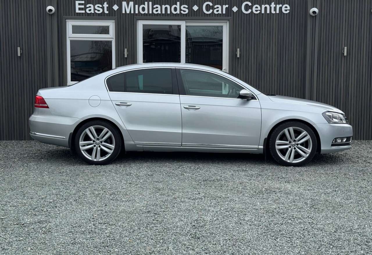 A 2014 VOLKSWAGEN PASSAT 2.0 TDI BlueMotion Tech Executive Style Saloon 4dr Diesel Manual Euro 5 (s/ A 2014 VOLKSWAGEN PASSAT 2.0 TDI BlueMotion Tech Executive Style Saloon 4dr Diesel Manual Euro 5 (s/