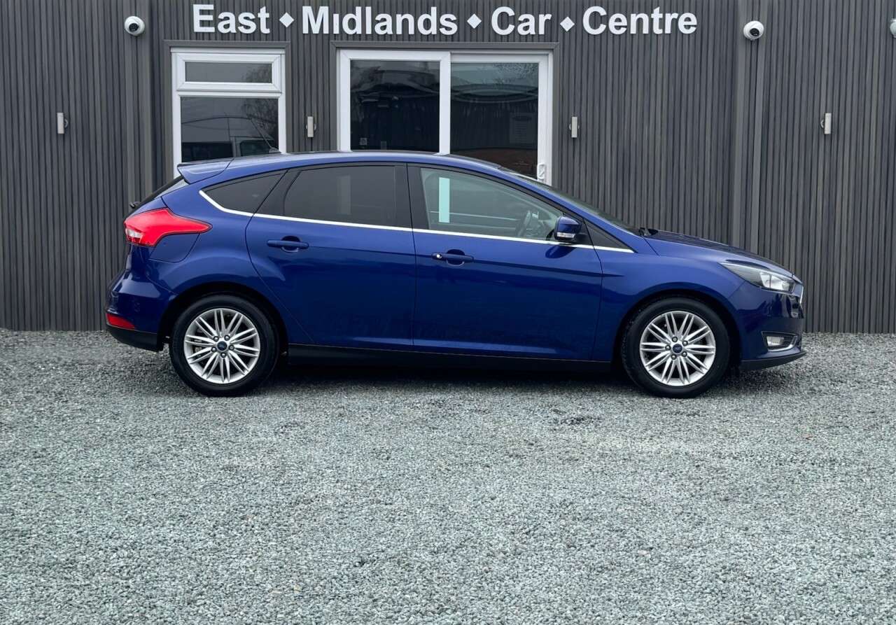 A 2017 FORD FOCUS 1.0T EcoBoost Zetec Edition Hatchback 5dr Petrol Manual Euro 6 (s/s) (100 p A 2017 FORD FOCUS 1.0T EcoBoost Zetec Edition Hatchback 5dr Petrol Manual Euro 6 (s/s) (100 p