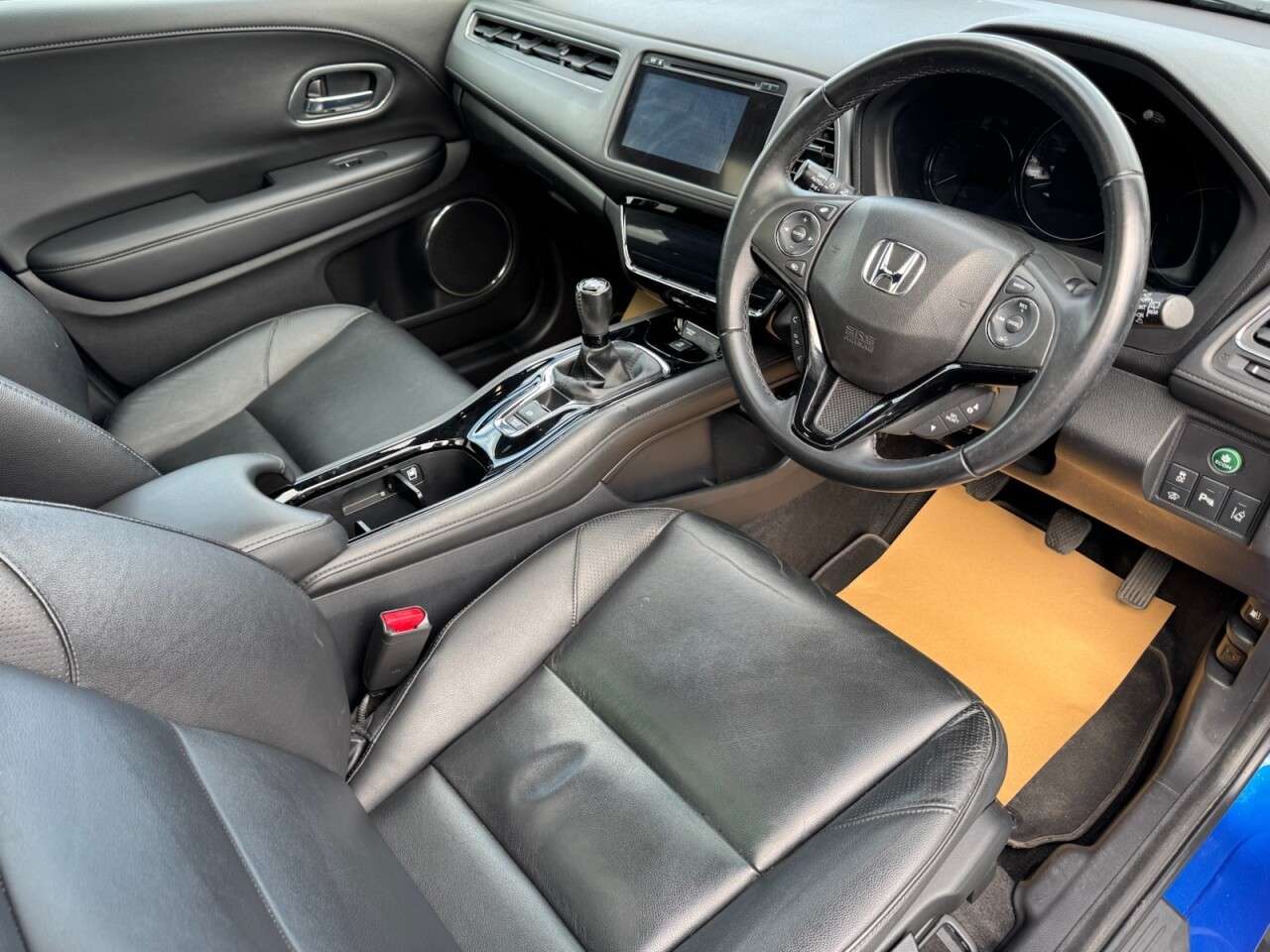 A 2018 HONDA HR-V 1.6 i-DTEC EX SUV 5dr Diesel Manual Euro 6 (s/s) (120 ps) A 2018 HONDA HR-V 1.6 i-DTEC EX SUV 5dr Diesel Manual Euro 6 (s/s) (120 ps)