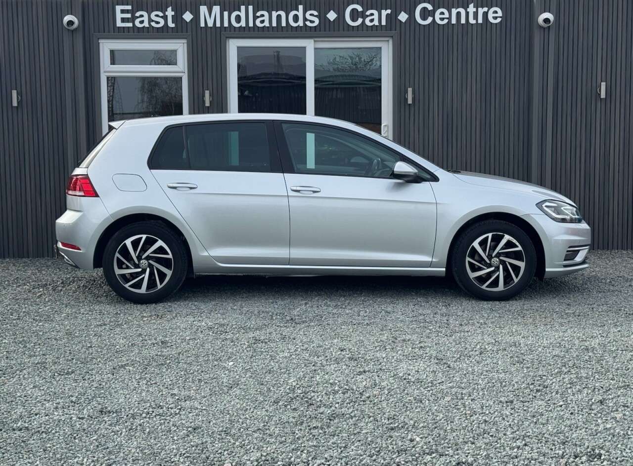A 2020 VOLKSWAGEN GOLF 1.5 TSI EVO Match Edition Hatchback 5dr Petrol Manual Euro 6 (s/s) (150 ps) A 2020 VOLKSWAGEN GOLF 1.5 TSI EVO Match Edition Hatchback 5dr Petrol Manual Euro 6 (s/s) (150 ps)