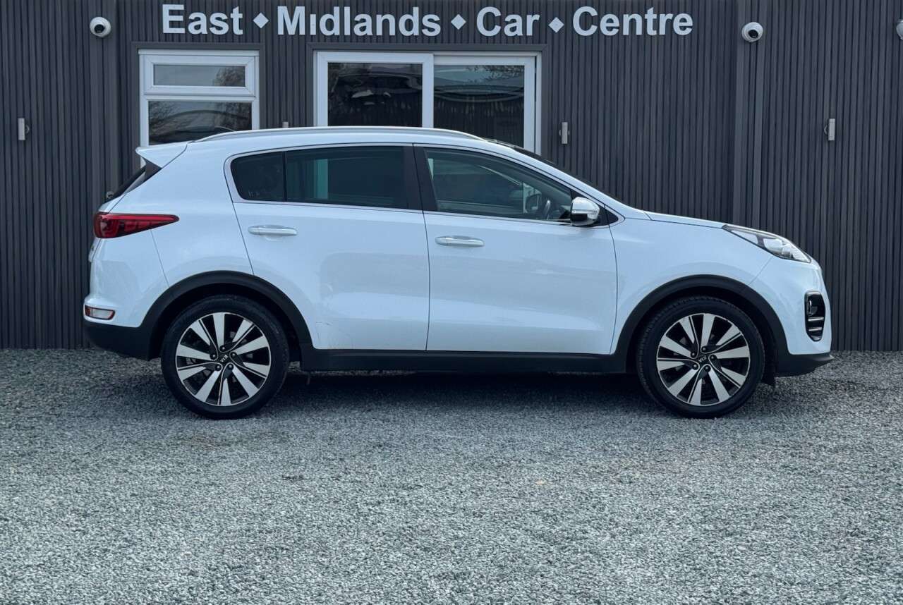 A 2018 KIA SPORTAGE 1.7 CRDi 3 SUV 5dr Diesel Manual Euro 6 (s/s) (114 bhp) A 2018 KIA SPORTAGE 1.7 CRDi 3 SUV 5dr Diesel Manual Euro 6 (s/s) (114 bhp)