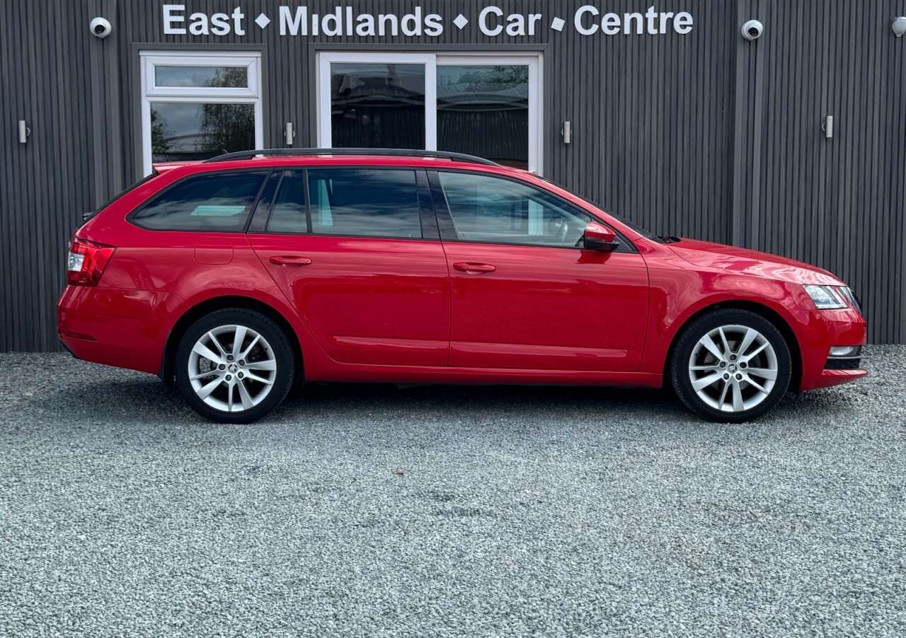 A 2017 SKODA OCTAVIA 2.0 TDI SE L Estate 5dr Diesel DSG Euro 6 (s/s) (150 ps) A 2017 SKODA OCTAVIA 2.0 TDI SE L Estate 5dr Diesel DSG Euro 6 (s/s) (150 ps)