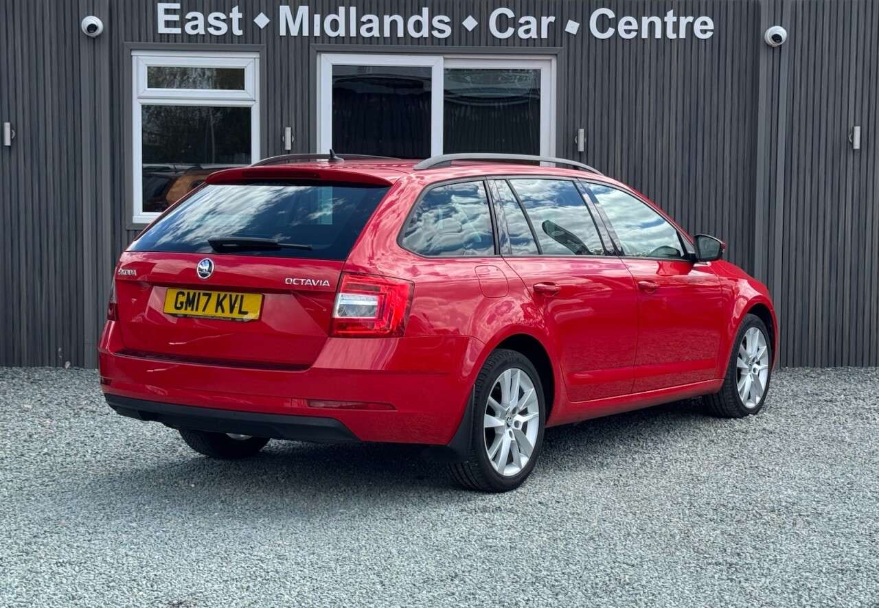 A 2017 SKODA OCTAVIA 2.0 TDI SE L Estate 5dr Diesel DSG Euro 6 (s/s) (150 ps) A 2017 SKODA OCTAVIA 2.0 TDI SE L Estate 5dr Diesel DSG Euro 6 (s/s) (150 ps)