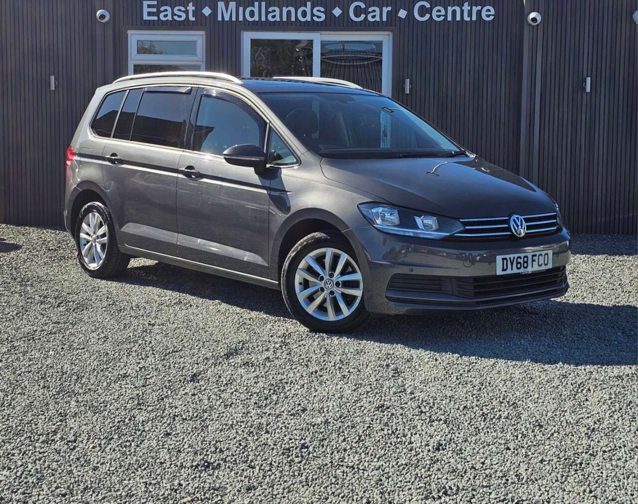 A 2018 VOLKSWAGEN TOURAN 1.6 TDI SE Family MPV 5dr Diesel DSG Euro 6 (s/s) (115 ps) A 2018 VOLKSWAGEN TOURAN 1.6 TDI SE Family MPV 5dr Diesel DSG Euro 6 (s/s) (115 ps)