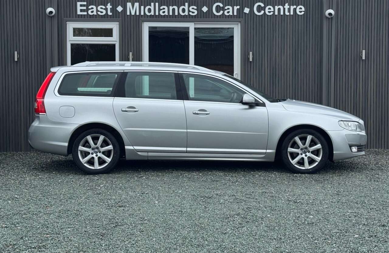 A 2015 VOLVO V70 2.0 D4 SE Lux Estate 5dr Diesel Manual Euro 6 (s/s) (181 ps) A 2015 VOLVO V70 2.0 D4 SE Lux Estate 5dr Diesel Manual Euro 6 (s/s) (181 ps)