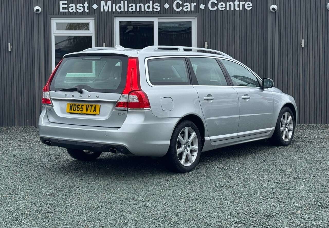 A 2015 VOLVO V70 2.0 D4 SE Lux Estate 5dr Diesel Manual Euro 6 (s/s) (181 ps) A 2015 VOLVO V70 2.0 D4 SE Lux Estate 5dr Diesel Manual Euro 6 (s/s) (181 ps)