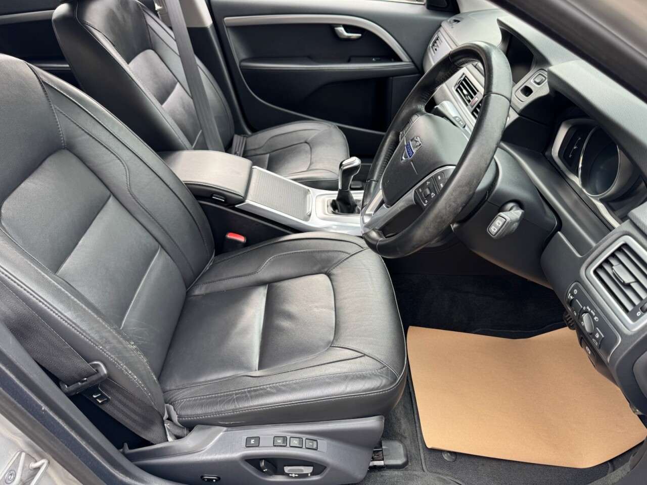 2015 VOLVO V70 2015 VOLVO V70