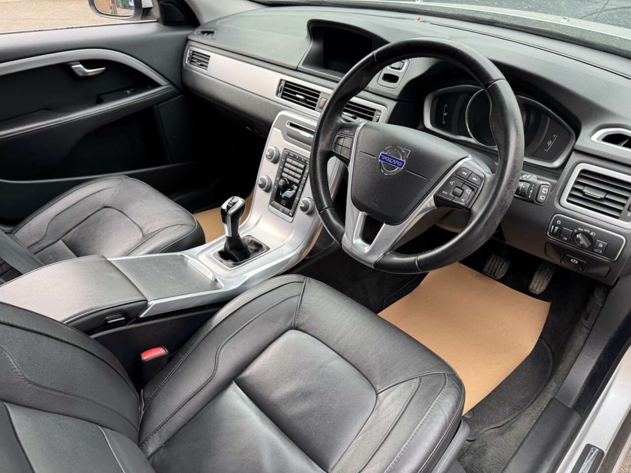2015 VOLVO V70 2015 VOLVO V70