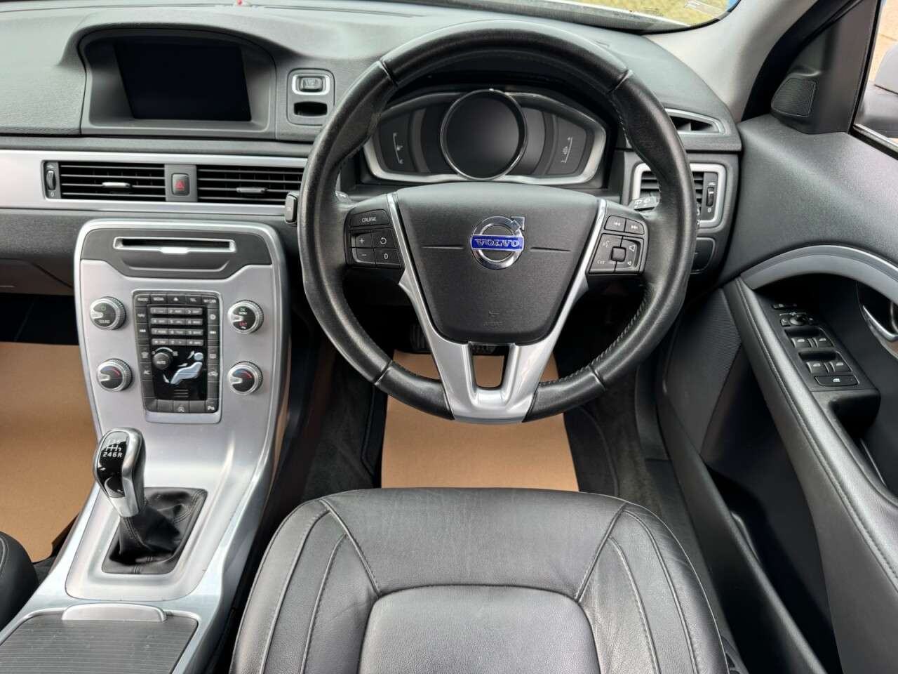 2015 VOLVO V70 2015 VOLVO V70