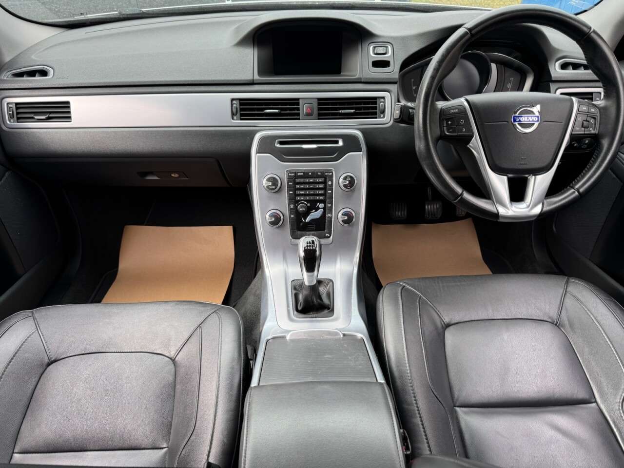 2015 VOLVO V70 2015 VOLVO V70