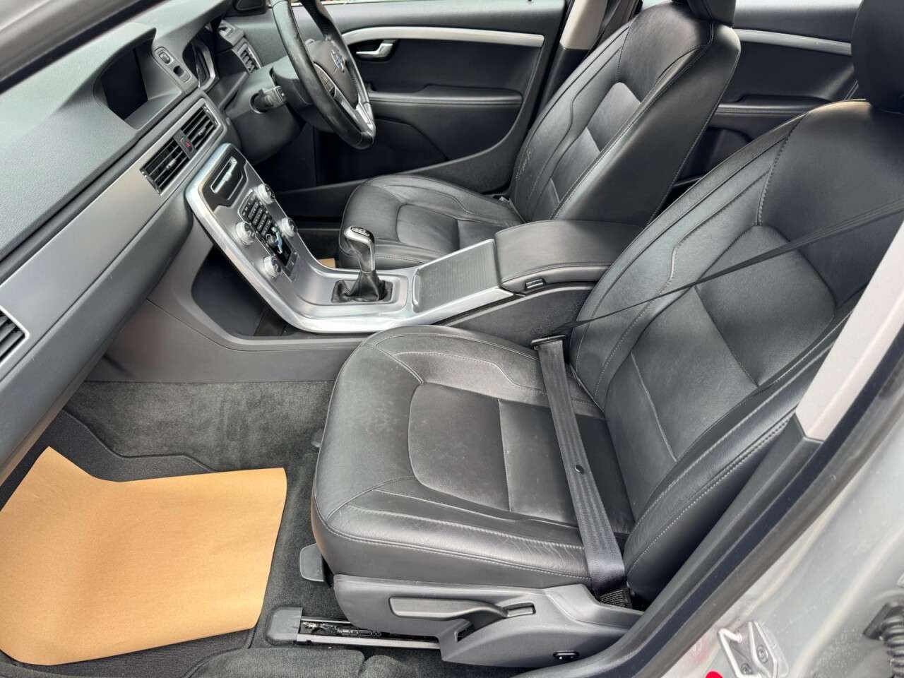 2015 VOLVO V70 2015 VOLVO V70
