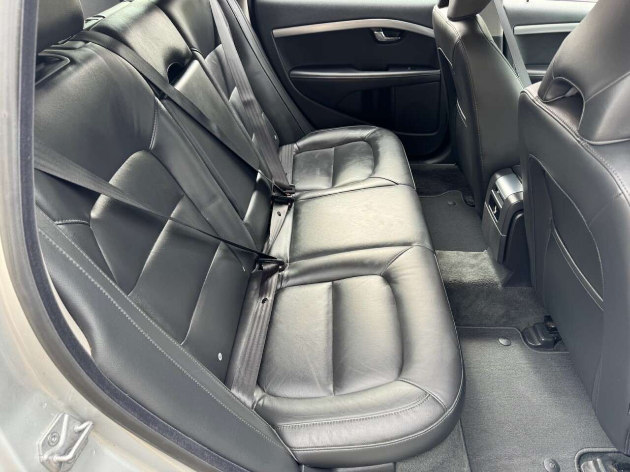 2015 VOLVO V70 2015 VOLVO V70