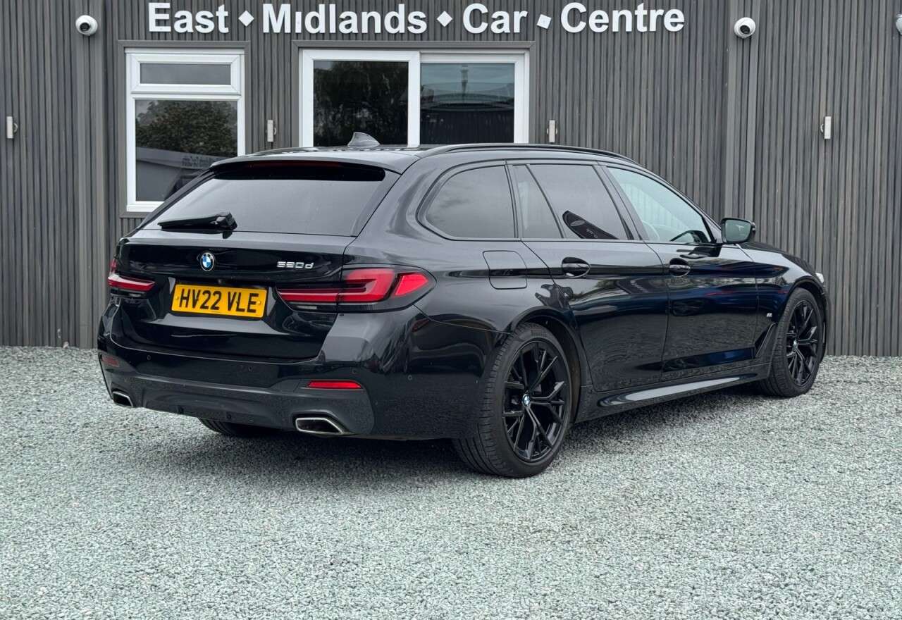 A 2022 BMW 5 SERIES 2.0 520d MHT M Sport Touring 5dr Diesel Hybrid Steptronic Euro 6 (s/s) (190 A 2022 BMW 5 SERIES 2.0 520d MHT M Sport Touring 5dr Diesel Hybrid Steptronic Euro 6 (s/s) (190