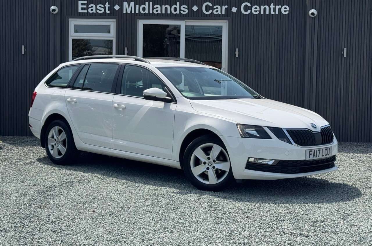 A 2017 SKODA OCTAVIA 1.6 TDI SE Estate 5dr Diesel Manual Euro 6 (s/s) (115 ps) A 2017 SKODA OCTAVIA 1.6 TDI SE Estate 5dr Diesel Manual Euro 6 (s/s) (115 ps)