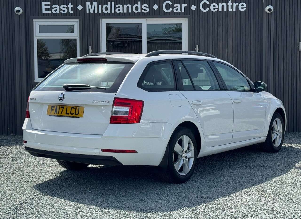 A 2017 SKODA OCTAVIA 1.6 TDI SE Estate 5dr Diesel Manual Euro 6 (s/s) (115 ps) A 2017 SKODA OCTAVIA 1.6 TDI SE Estate 5dr Diesel Manual Euro 6 (s/s) (115 ps)