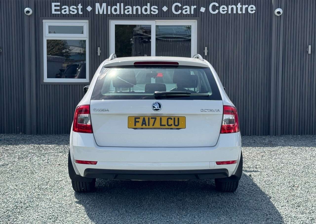 A 2017 SKODA OCTAVIA 1.6 TDI SE Estate 5dr Diesel Manual Euro 6 (s/s) (115 ps) A 2017 SKODA OCTAVIA 1.6 TDI SE Estate 5dr Diesel Manual Euro 6 (s/s) (115 ps)