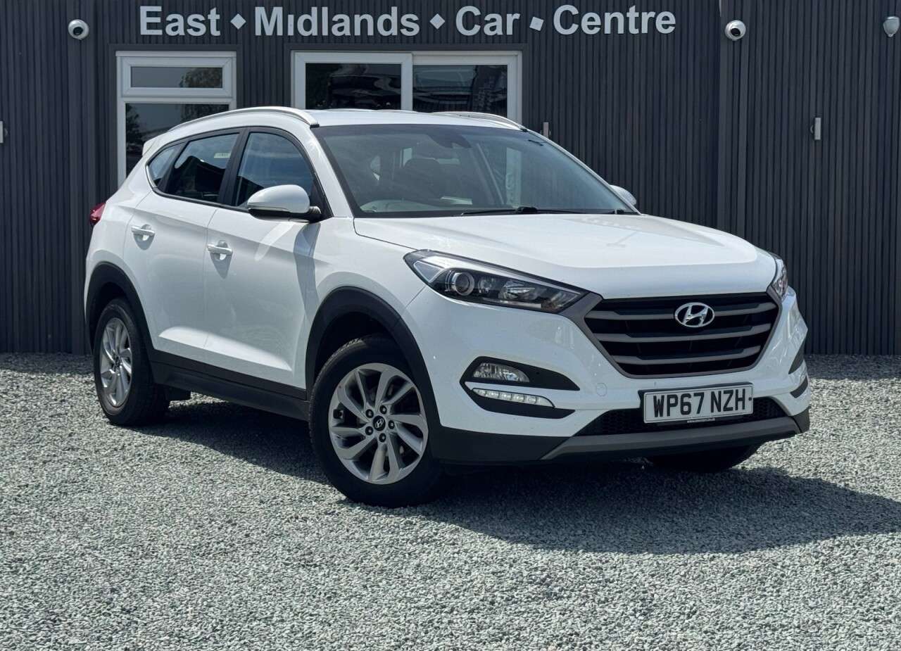 A 2017 HYUNDAI TUCSON 1.6 GDi Blue Drive SE Nav SUV 5dr Petrol Manual Euro 6 (s/s) (132 ps) A 2017 HYUNDAI TUCSON 1.6 GDi Blue Drive SE Nav SUV 5dr Petrol Manual Euro 6 (s/s) (132 ps)
