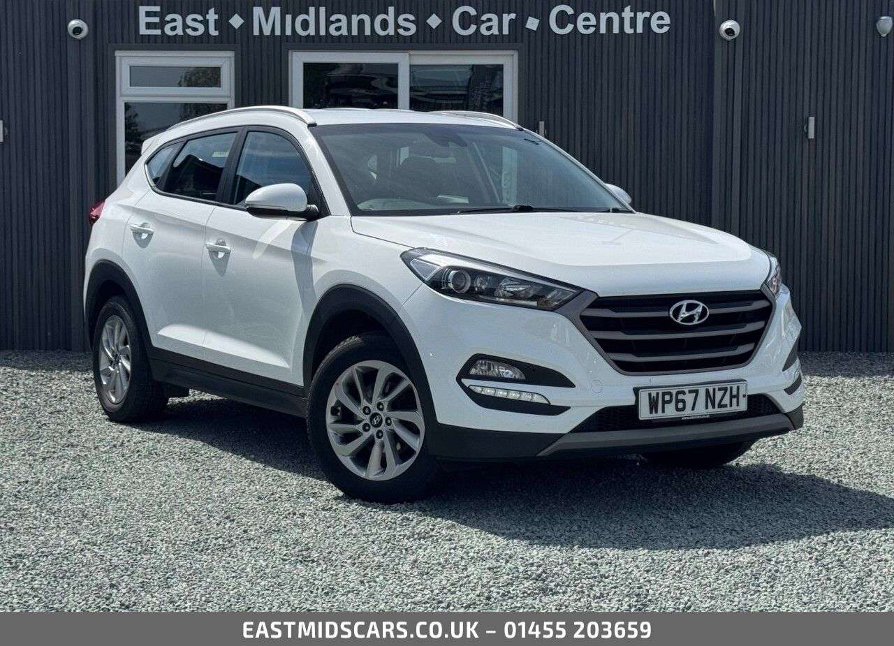 A 2017 HYUNDAI TUCSON 1.6 GDi Blue Drive SE Nav SUV 5dr Petrol Manual Euro 6 (s/s) (132 ps) A 2017 HYUNDAI TUCSON 1.6 GDi Blue Drive SE Nav SUV 5dr Petrol Manual Euro 6 (s/s) (132 ps)