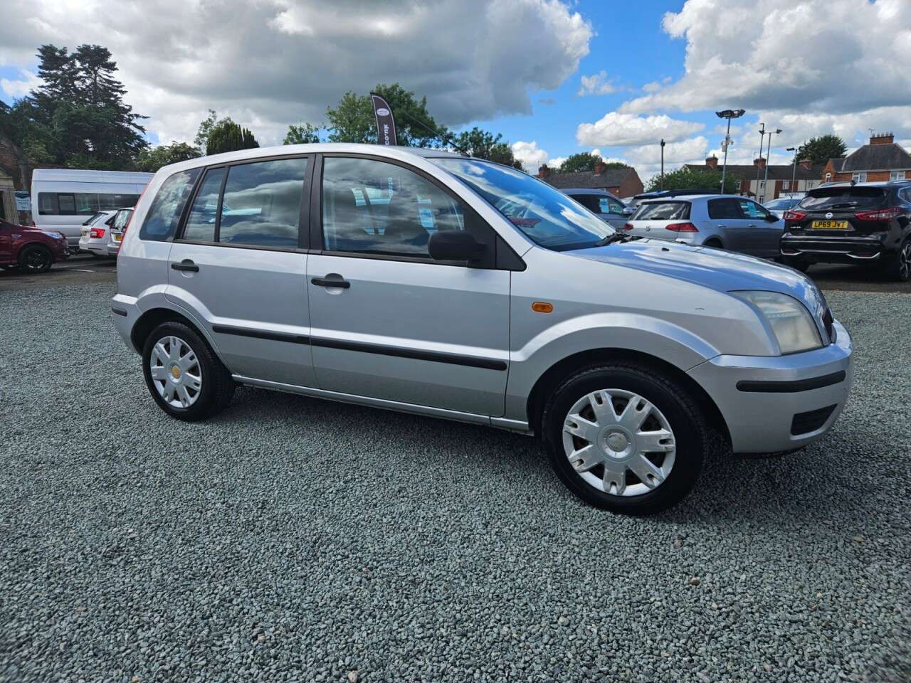 A 2004 FORD FUSION 1.4 2 Hatchback 5dr Petrol Manual (158 g/km, 79 bhp) A 2004 FORD FUSION 1.4 2 Hatchback 5dr Petrol Manual (158 g/km, 79 bhp)