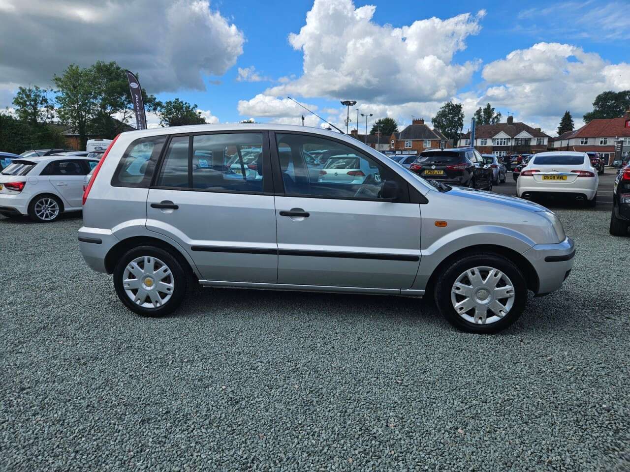 A 2004 FORD FUSION 1.4 2 Hatchback 5dr Petrol Manual (158 g/km, 79 bhp) A 2004 FORD FUSION 1.4 2 Hatchback 5dr Petrol Manual (158 g/km, 79 bhp)