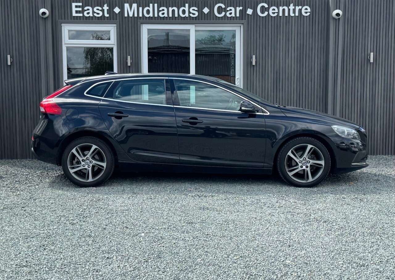 A 2014 VOLVO V40 1.6 D2 SE Lux Hatchback 5dr Diesel Manual Euro 5 (s/s) (115 ps) A 2014 VOLVO V40 1.6 D2 SE Lux Hatchback 5dr Diesel Manual Euro 5 (s/s) (115 ps)