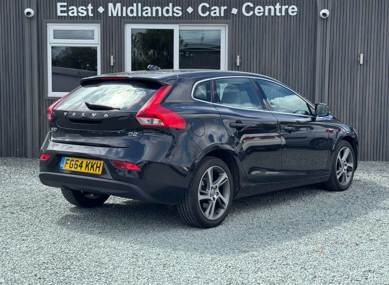 A 2014 VOLVO V40 1.6 D2 SE Lux Hatchback 5dr Diesel Manual Euro 5 (s/s) (115 ps) A 2014 VOLVO V40 1.6 D2 SE Lux Hatchback 5dr Diesel Manual Euro 5 (s/s) (115 ps)