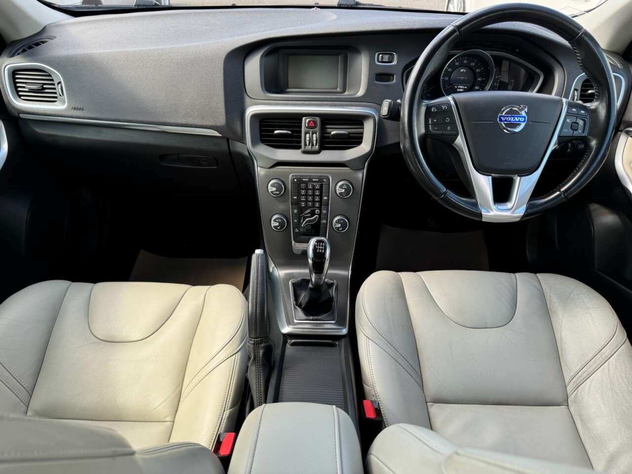 2014 VOLVO V40 2014 VOLVO V40