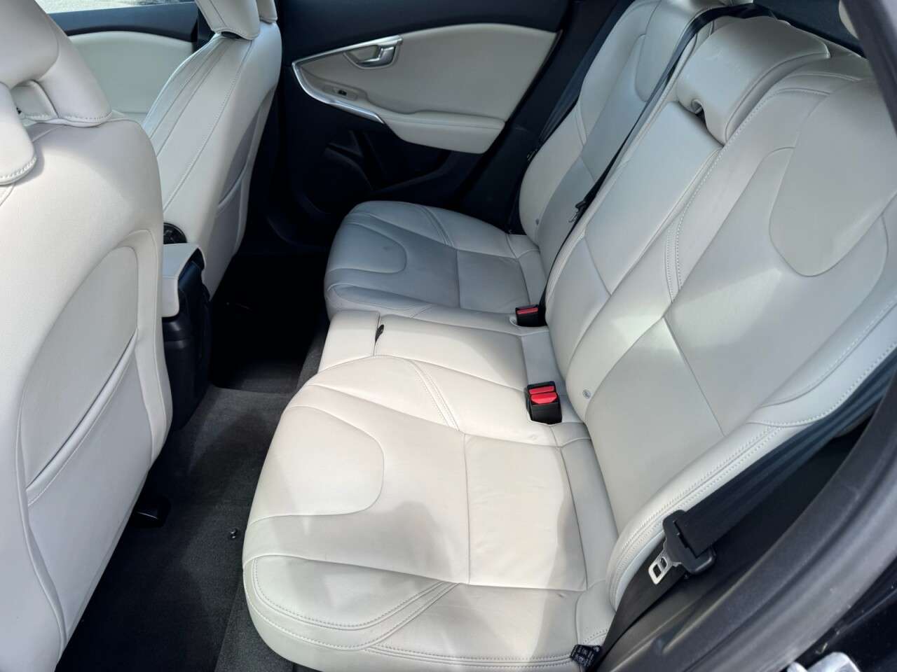 2014 VOLVO V40 2014 VOLVO V40