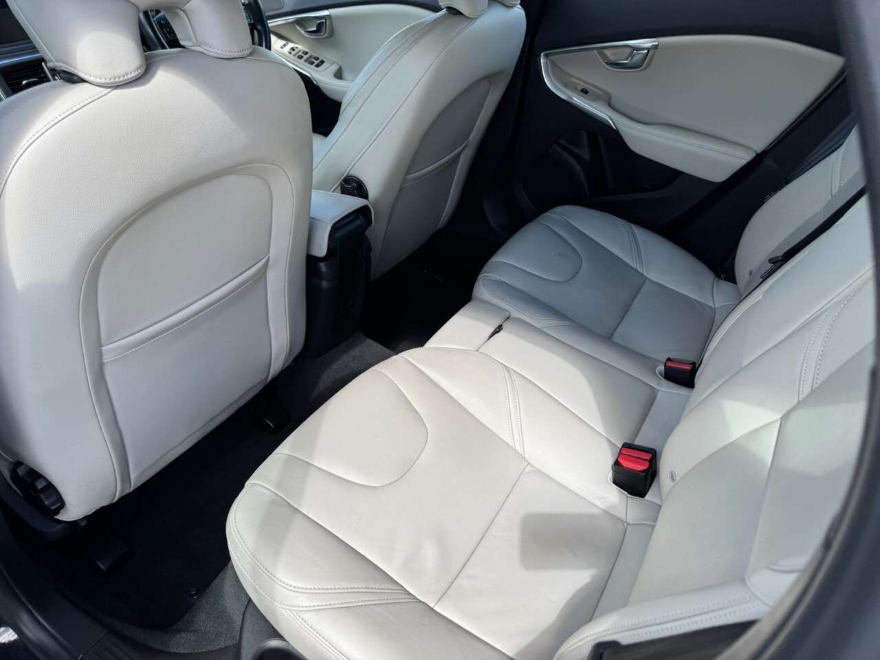 2014 VOLVO V40 2014 VOLVO V40