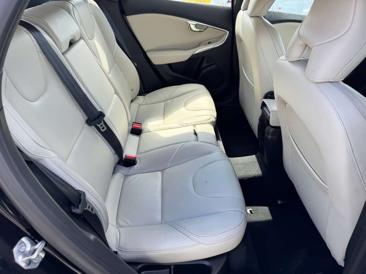 2014 VOLVO V40 2014 VOLVO V40