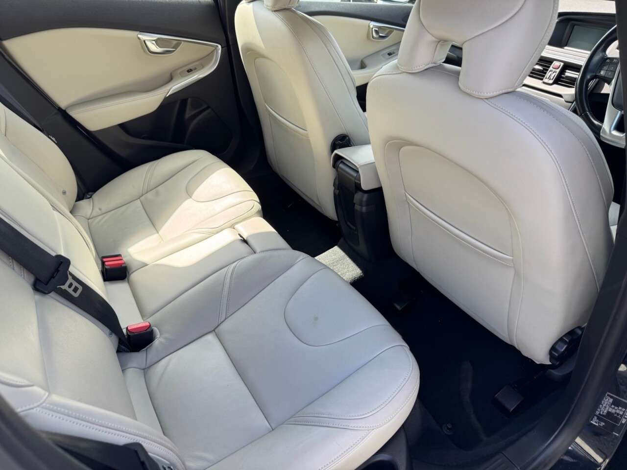 2014 VOLVO V40 2014 VOLVO V40
