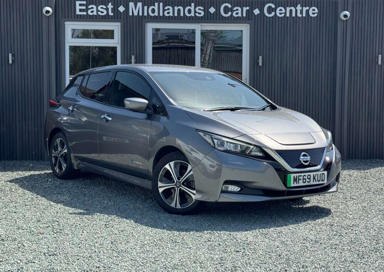 A 2019 NISSAN LEAF 40kWh Tekna Hatchback 5dr Electric Auto (150 ps) A 2019 NISSAN LEAF 40kWh Tekna Hatchback 5dr Electric Auto (150 ps)