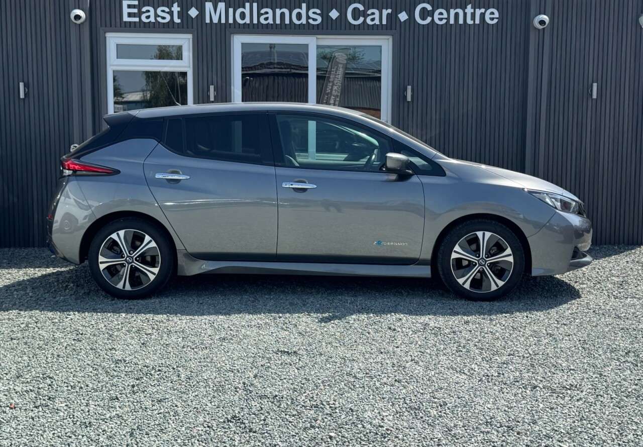 A 2019 NISSAN LEAF 40kWh Tekna Hatchback 5dr Electric Auto (150 ps) A 2019 NISSAN LEAF 40kWh Tekna Hatchback 5dr Electric Auto (150 ps)