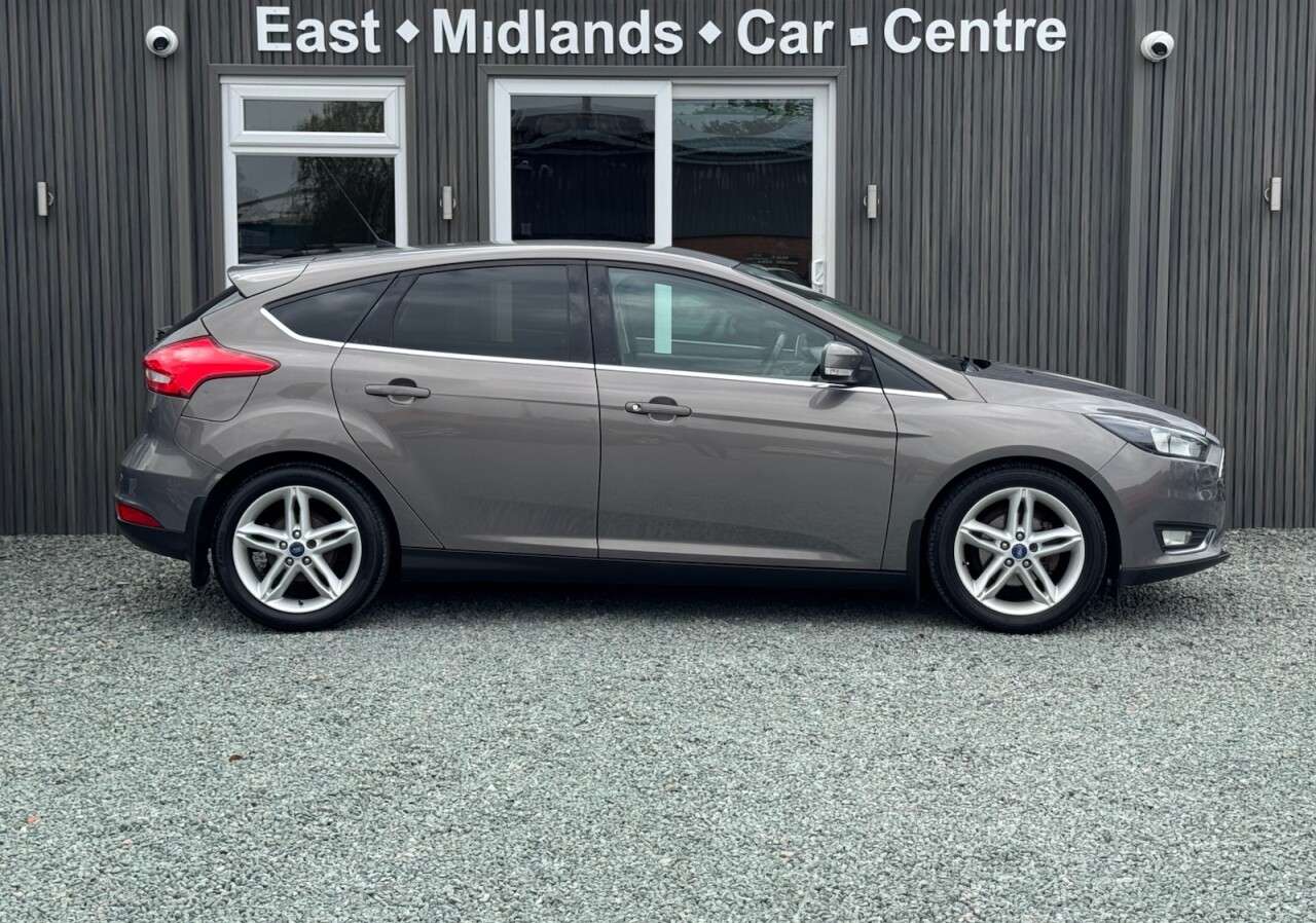 A 2016 FORD FOCUS 1.0T EcoBoost Titanium Hatchback 5dr Petrol Manual Euro 6 (s/s) (125 ps) A 2016 FORD FOCUS 1.0T EcoBoost Titanium Hatchback 5dr Petrol Manual Euro 6 (s/s) (125 ps)