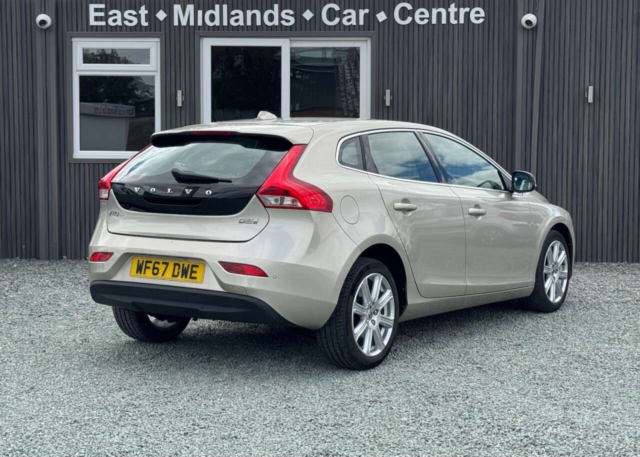 A 2017 VOLVO V40 2.0 D2 Inscription Hatchback 5dr Diesel Auto Euro 6 (s/s) (120 ps) A 2017 VOLVO V40 2.0 D2 Inscription Hatchback 5dr Diesel Auto Euro 6 (s/s) (120 ps)