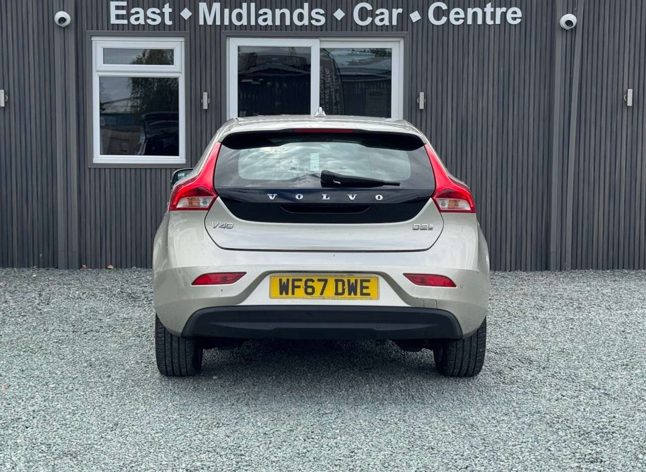 2017 VOLVO V40 2017 VOLVO V40