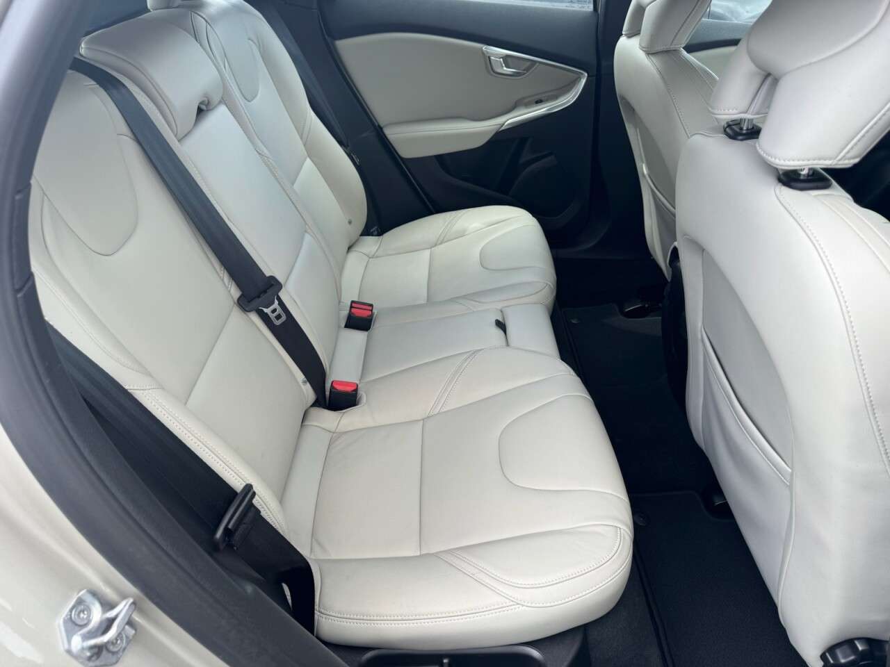 2017 VOLVO V40 2017 VOLVO V40
