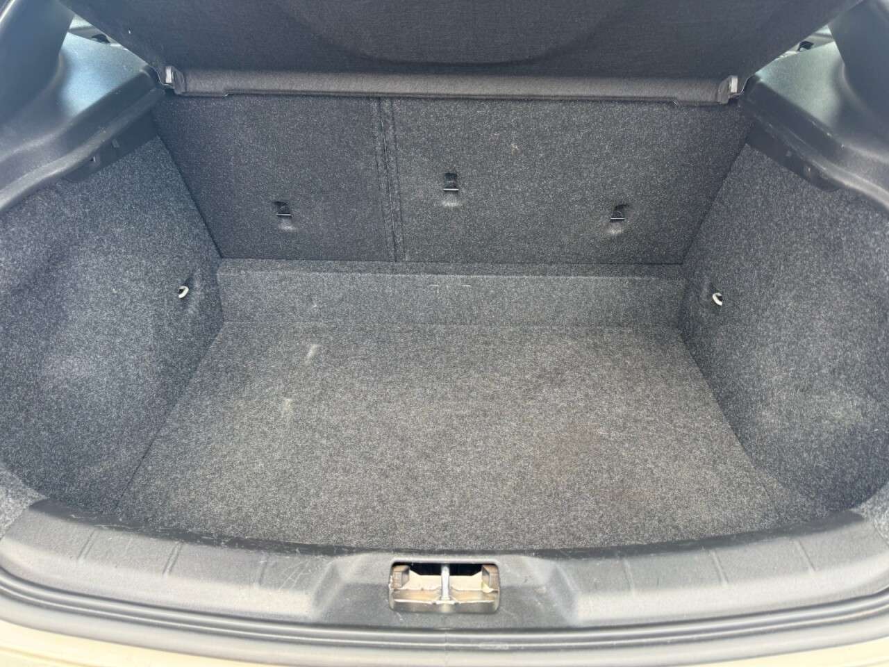 2017 VOLVO V40 2017 VOLVO V40