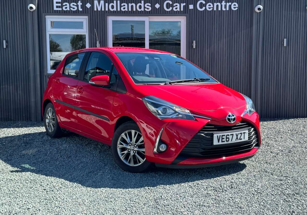 A 2018 TOYOTA YARIS 1.5 VVT-i Icon Hatchback 5dr Petrol Manual Euro 6 (111 ps) A 2018 TOYOTA YARIS 1.5 VVT-i Icon Hatchback 5dr Petrol Manual Euro 6 (111 ps)