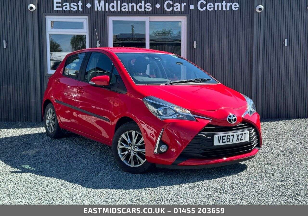A 2018 TOYOTA YARIS 1.5 VVT-i Icon Hatchback 5dr Petrol Manual Euro 6 (111 ps) A 2018 TOYOTA YARIS 1.5 VVT-i Icon Hatchback 5dr Petrol Manual Euro 6 (111 ps)
