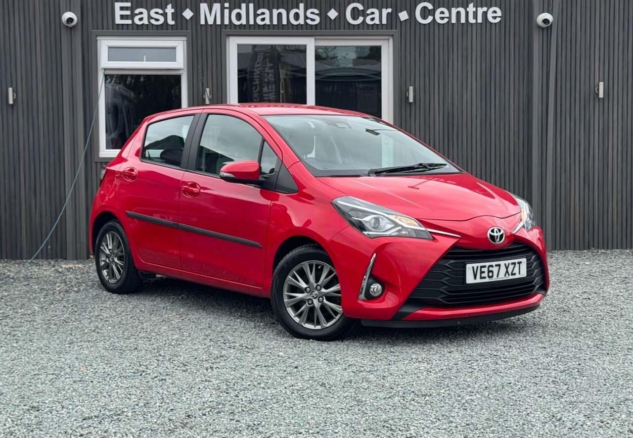 A 2018 TOYOTA YARIS 1.5 VVT-i Icon Hatchback 5dr Petrol Manual Euro 6 (111 ps) A 2018 TOYOTA YARIS 1.5 VVT-i Icon Hatchback 5dr Petrol Manual Euro 6 (111 ps)