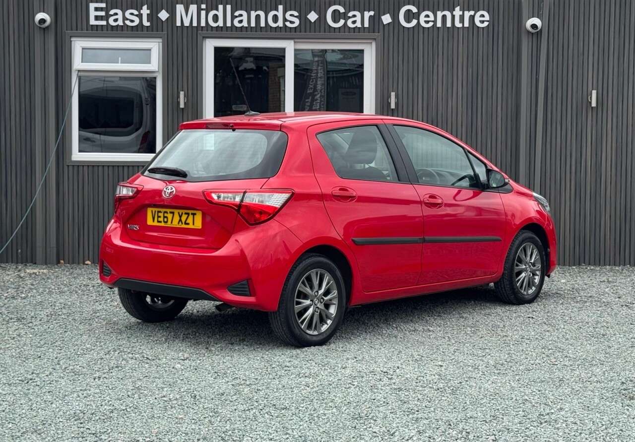 A 2018 TOYOTA YARIS 1.5 VVT-i Icon Hatchback 5dr Petrol Manual Euro 6 (111 ps) A 2018 TOYOTA YARIS 1.5 VVT-i Icon Hatchback 5dr Petrol Manual Euro 6 (111 ps)