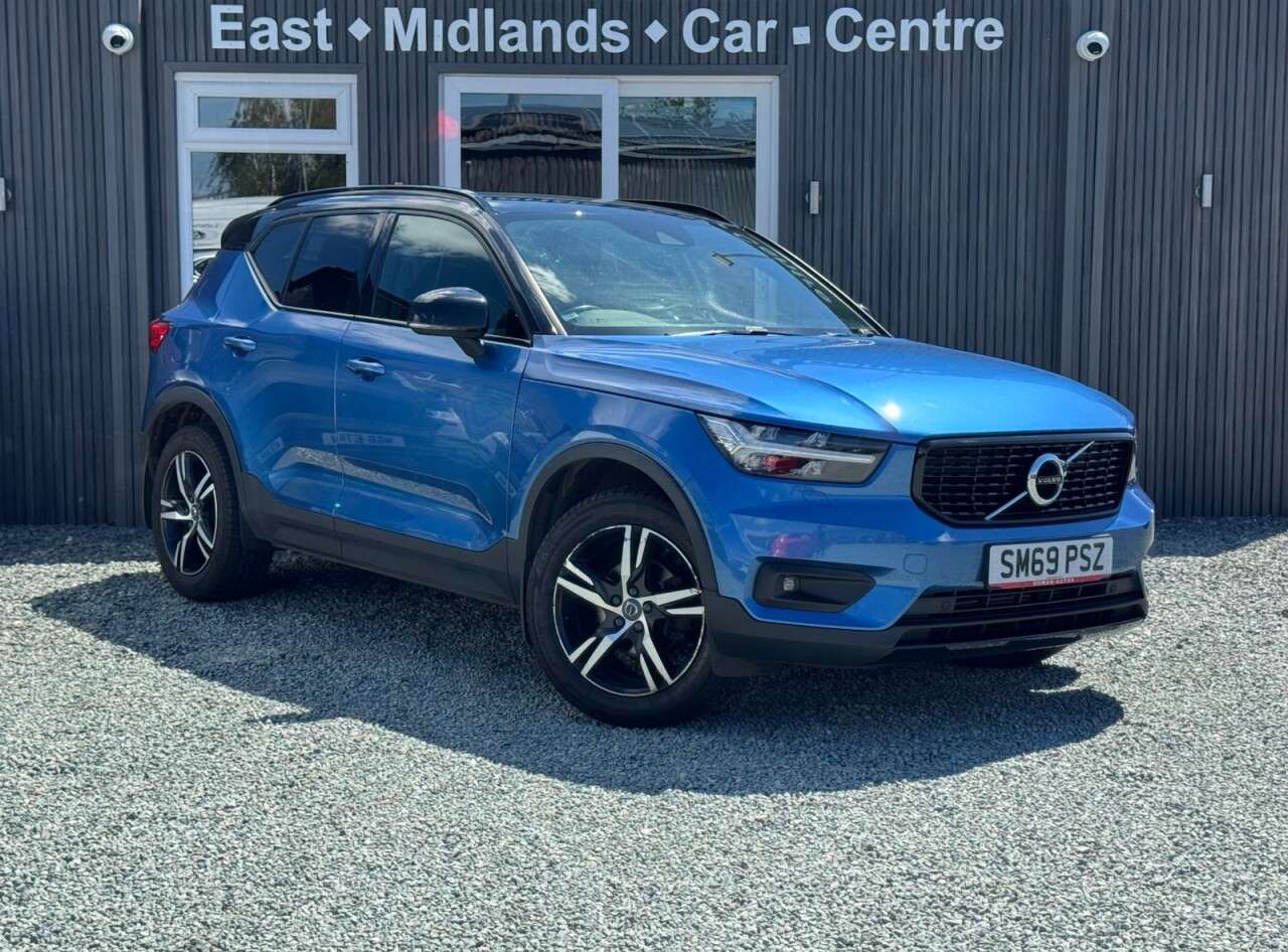 A 2020 VOLVO XC40 1.5 T3 R-Design SUV 5dr Petrol Auto Euro 6 (s/s) (163 ps) A 2020 VOLVO XC40 1.5 T3 R-Design SUV 5dr Petrol Auto Euro 6 (s/s) (163 ps)