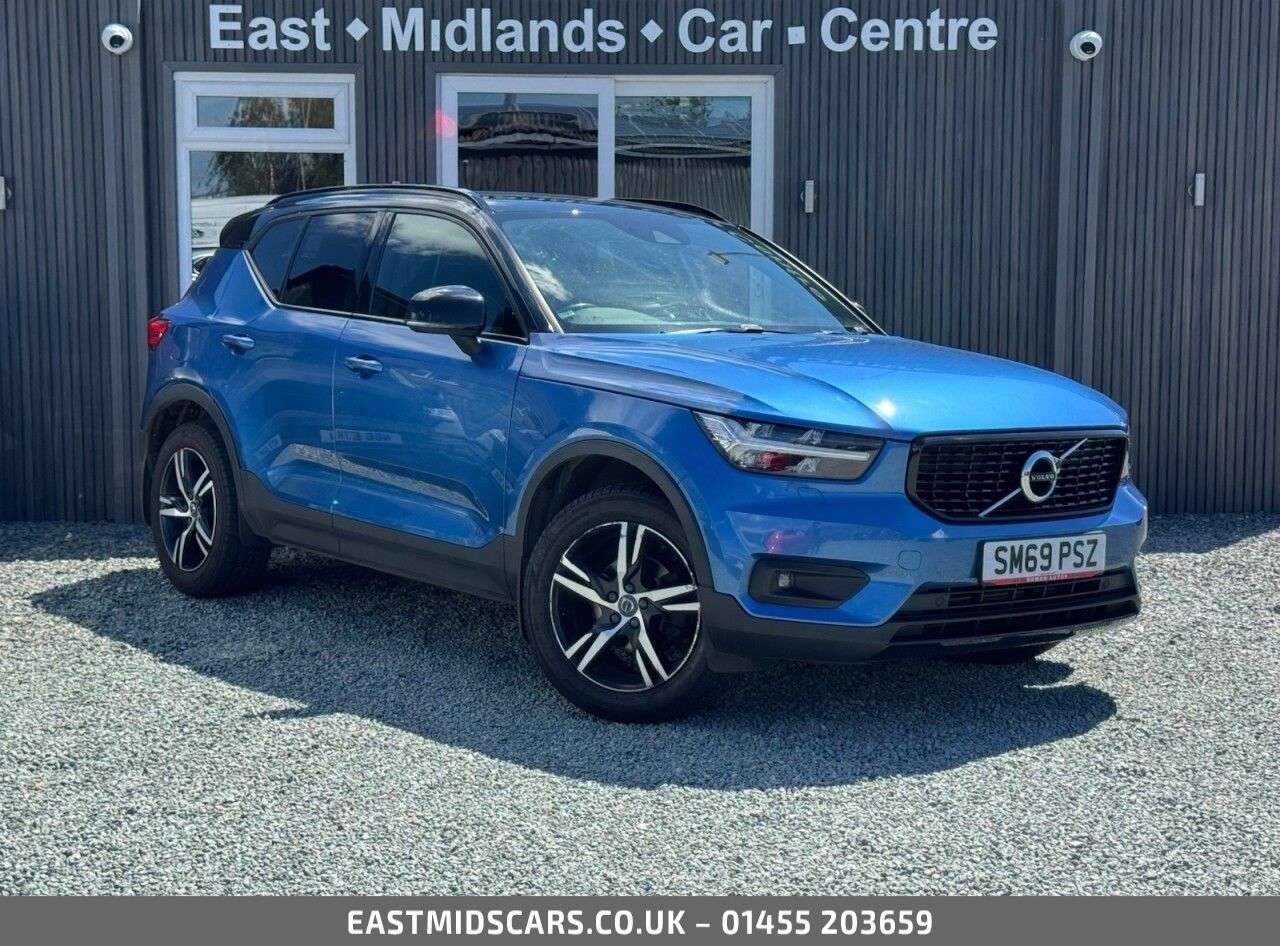 A 2020 VOLVO XC40 1.5 T3 R-Design SUV 5dr Petrol Auto Euro 6 (s/s) (163 ps) A 2020 VOLVO XC40 1.5 T3 R-Design SUV 5dr Petrol Auto Euro 6 (s/s) (163 ps)