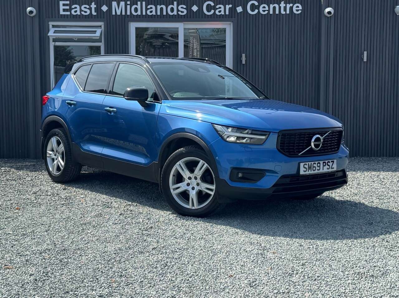 A 2020 VOLVO XC40 1.5 T3 R-Design SUV 5dr Petrol Auto Euro 6 (s/s) (163 ps) A 2020 VOLVO XC40 1.5 T3 R-Design SUV 5dr Petrol Auto Euro 6 (s/s) (163 ps)
